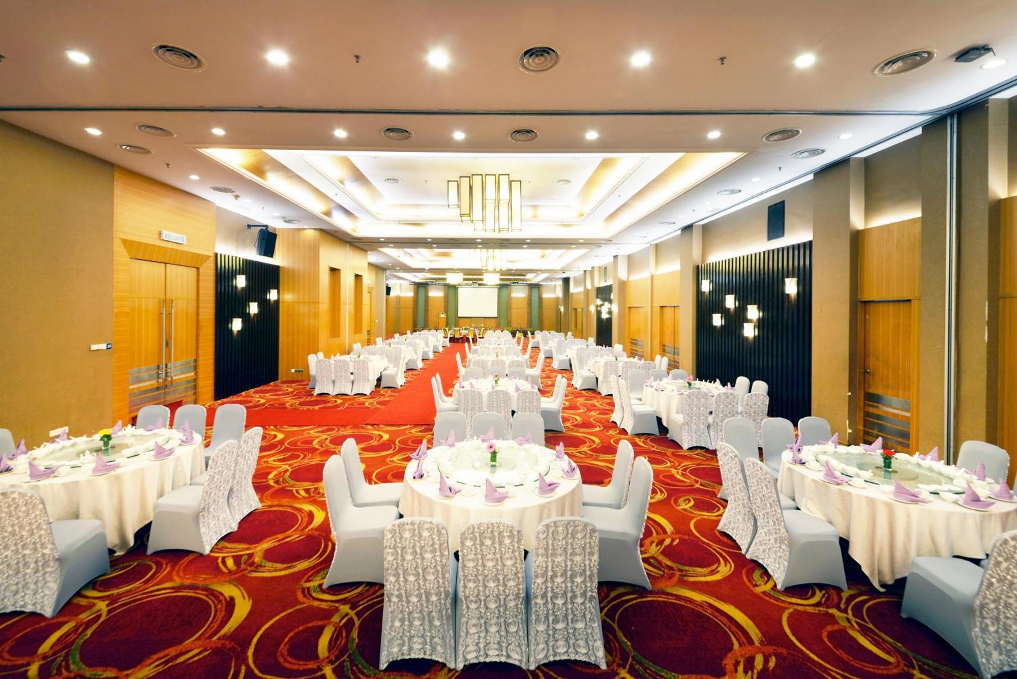 Grand Lexis Port Dickson Hotel Eksteriør billede The ballroom