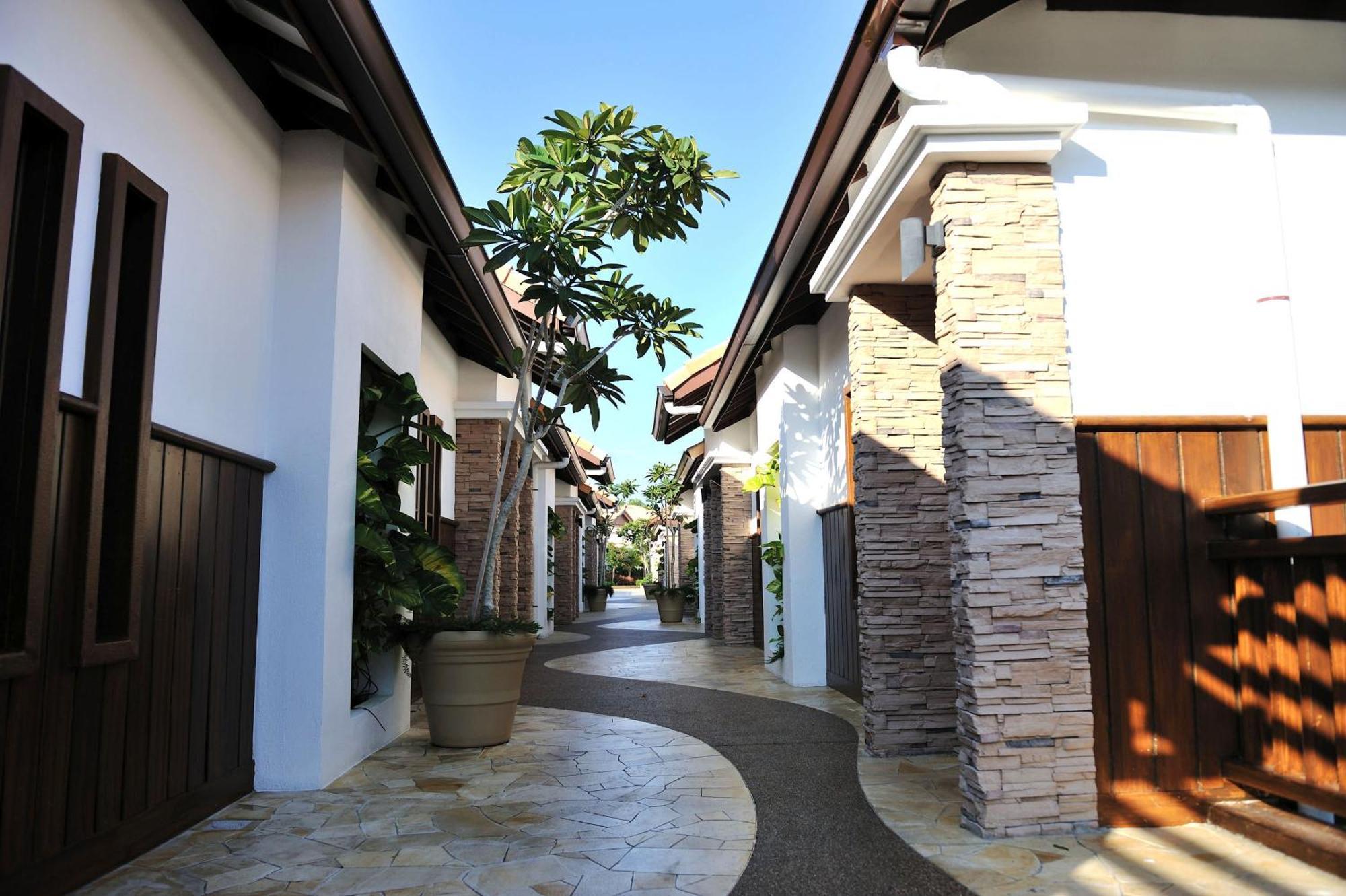 Grand Lexis Port Dickson Hotel Eksteriør billede The Village