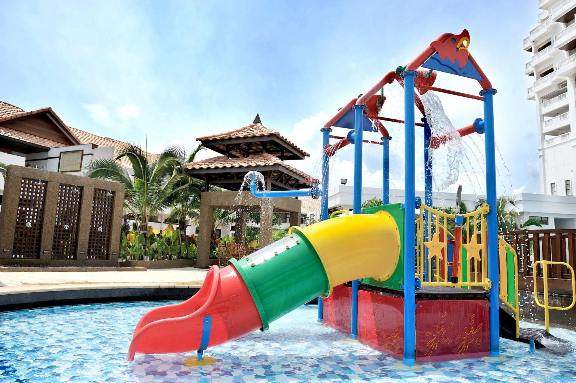 Grand Lexis Port Dickson Hotel Eksteriør billede A water slide