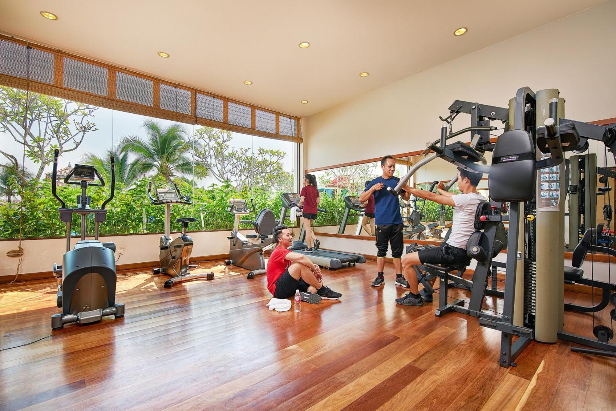 Grand Lexis Port Dickson Hotel Eksteriør billede The gym at the InterContinental Hotel, Bali Resort