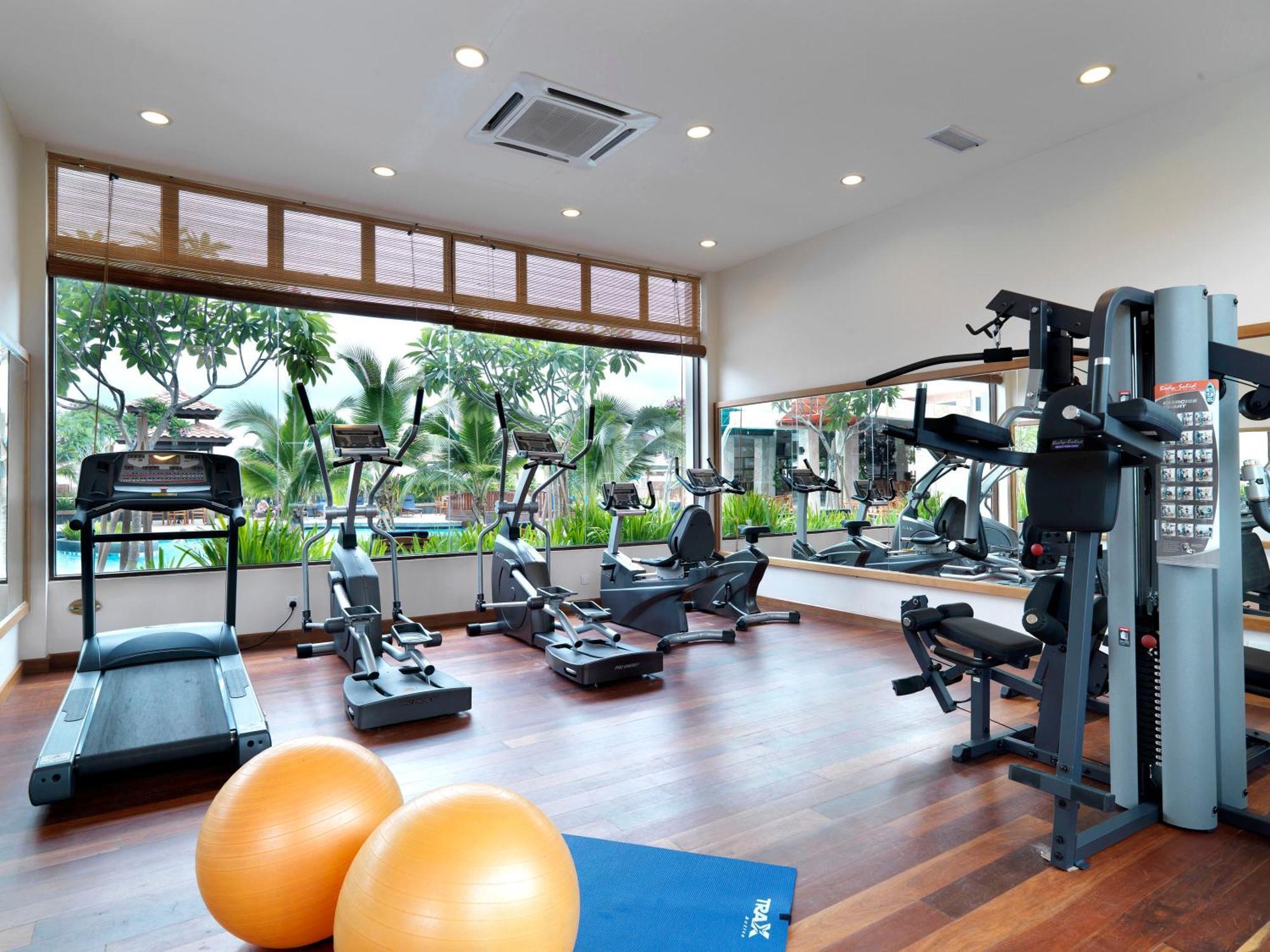 Grand Lexis Port Dickson Hotel Eksteriør billede A gym in a hotel