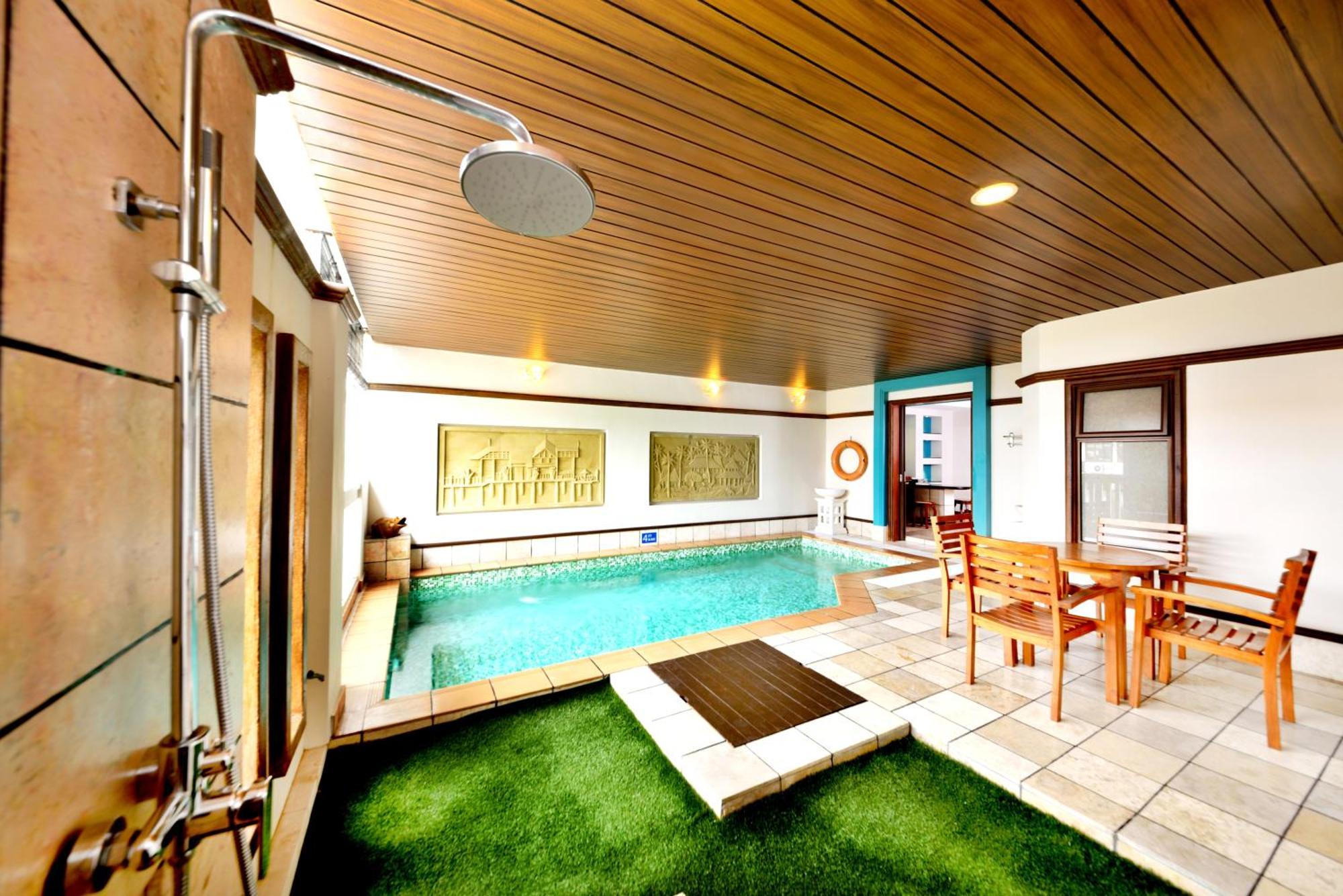 Grand Lexis Port Dickson Hotel Eksteriør billede A private onsen in a hotel